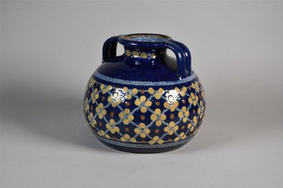 null Paul JACQUET (1883-1968) Vase boule à deux anses en terre vernissée à décor...