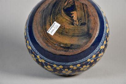 null Paul JACQUET (1883-1968) Vase boule à deux anses en terre vernissée à décor...