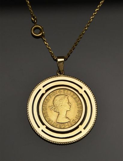 null GRANDE-BRETAGNE - Elisabeth II Souverain en or, 1958 Monté en pendentif, avec...