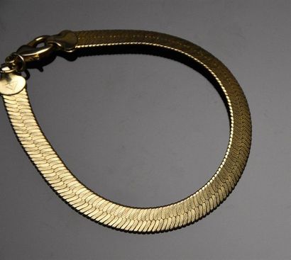 null Bracelet à maille plate "Serpent" en métal doré
Poids: 11g

