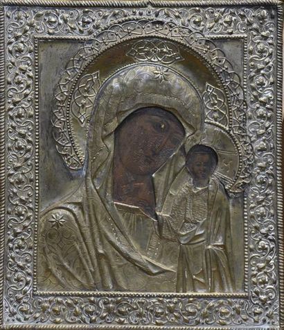 null Vierge de Kazan, oklad en métal doré XIXe siècle H. 30,5 cm L. 26, cm 