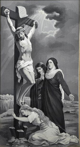 null Jésus crucifié et Vierge à l'enfant, deux tableaux tissés en grisaille, NF,...