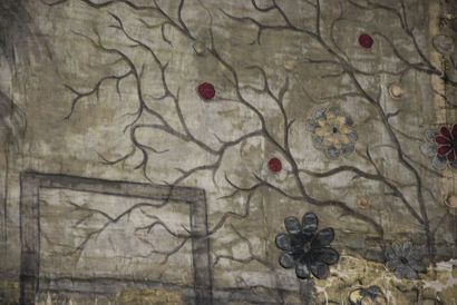 null Tenture, soierie peinte et brodée, Chine, fin du XVIIIe siècle,
satin de soie...