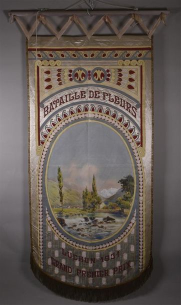 null Bannière de récompense, Bataille de fleurs, Luchon, 1931, décor peint et brodé...