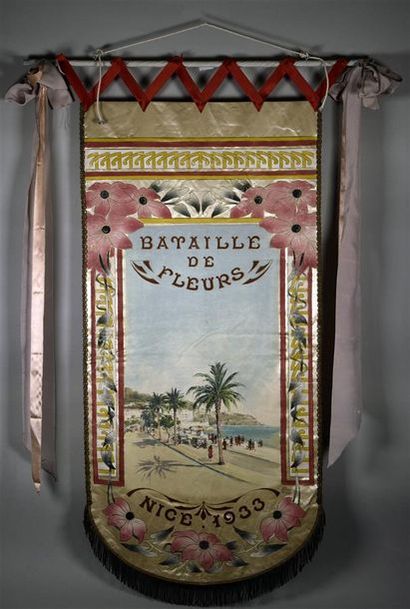 null Bannière de récompense, Bataille de Fleurs, Nice, 1933, décor peint sur satin...
