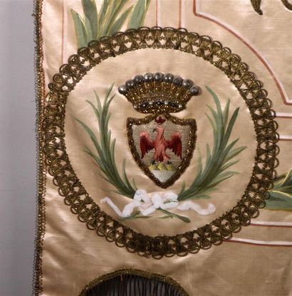 null Bannière de récompense, Bataille de fleurs, Nice, 1901, décor peint et brodé...