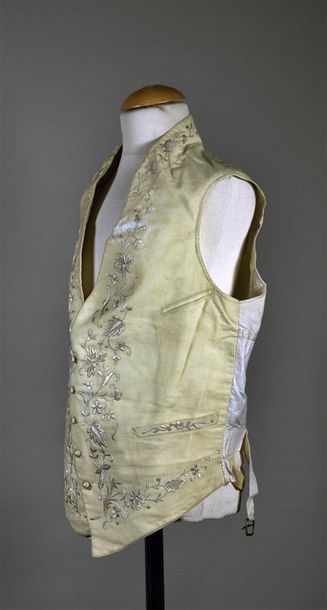 null Deux gilets d'homme, vers 1840, le plus remarquable à col châle en flanelle...