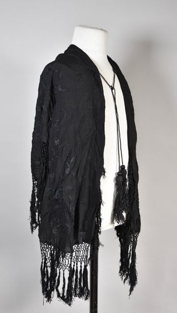 null Veste de dame, vers 1900, veste cintréeen drap de laine noir soutaché de galons...
