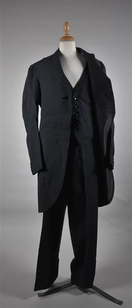 null Partie d'une garde-robe bourgeoise masculine, début du XXe siècle, ; un ensemble...