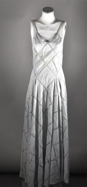 null ANONYME Haute Couture, circa 1930, dans le gout de Jeanne Lanvin. Robe longue...