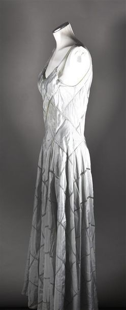 null ANONYME Haute Couture, circa 1930, dans le gout de Jeanne Lanvin. Robe longue...