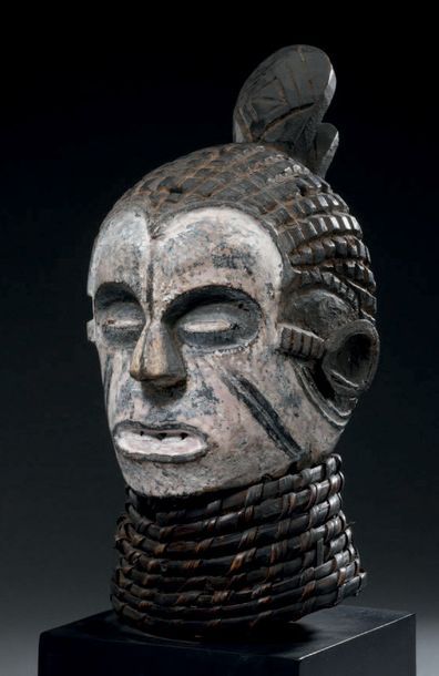 null Cimier du Cross River - NIGERIA
Bois
H. 27 cm
Tête au visage blanchi au kaolin,...
