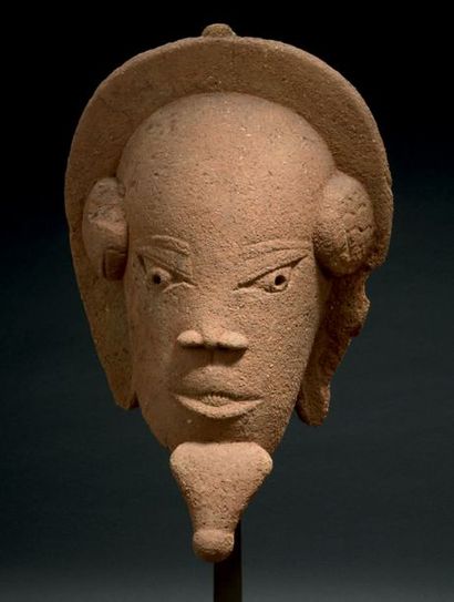 null Tête Nok - NIGERIA
Terre cuite 500 av. J.-C. - 500 ap. J.-C. (selon TL)
H. 38,5...