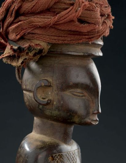 null Statue Kongo - RÉPUBLIQUE DÉMOCRATIQUE DU CONGO
Bois, tissu, fibres, métal
H....