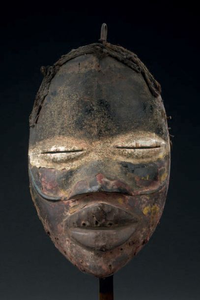 null Masque blé gla Wè - CÔTE D'IVOIRE
Bois, métal, fibres
H. 26 cm

Provenance
Olivier...