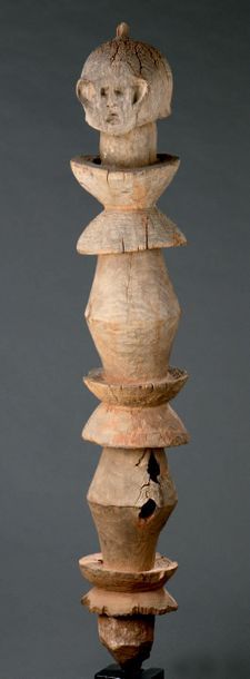 null Poteau Bongo, style de Tembura - SOUDAN
Bois
H. 137 cm

Provenance
Pierre Dartevelle,...