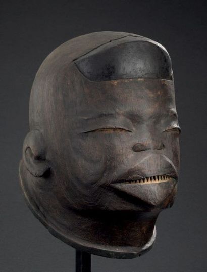 null Masque heaume Lipiko Makonde - MOZAMBIQUE
Bois
H. 31 cm

Provenance
Galerie...