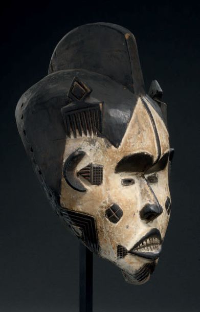 null Masque Mwo Ibo - NIGERIA
Bois
H. 33 cm

Provenance
Galerie 62, Paris
Ce masque...