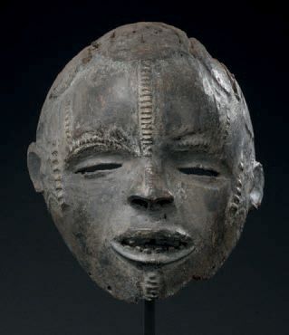 null Masque Okua Idoma - NIGERIA
Bois
H. 22 cm

Provenance
Samir Borro, Bruxelles
Alain...