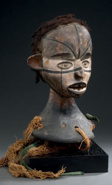 null Cimier Idoma - NIGERIA
Bois, fibres végétales
H. 28 cm

Provenance
Emile Deletaille,...