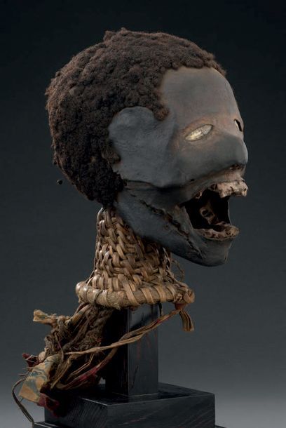 null Cimier Ejagham - NIGERIA
Bois, fourrure, fibres, cheveux
H. 33 cm

Provenance
Yves...