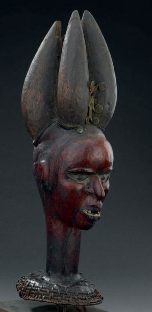 null Cimier Ejagham - NIGERIA
Bois, peau, métal
H. 46 cm

Provenance
Galerie 62,...