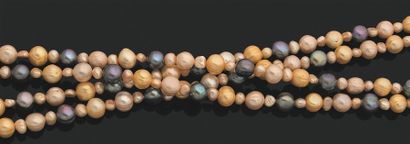 null Sautoir composé de perles de culture de tailles, couleurs et formes diverses,...