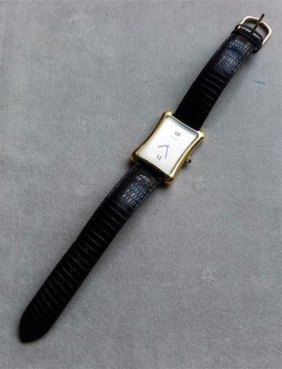 LANCEL Montre-bracelet d'homme, la montre de forme rectangulaire en métal doré, cadran...