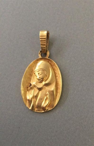 null Médaille représentant la Vierge en or jaune 750 millièmes
Poids 6 g RP
Médaille...