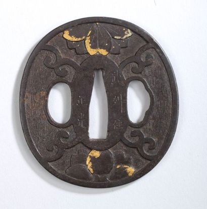 null JAPON, Epoque Edo (1603-1868)

Tsuba tetsu nagamaru-gata à décor d’un motif...