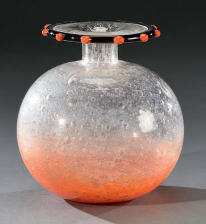 Charles SCHNEIDER (1881-1953) Série Bijoux, circa 1920/25
Vase boule à col en plateforme...