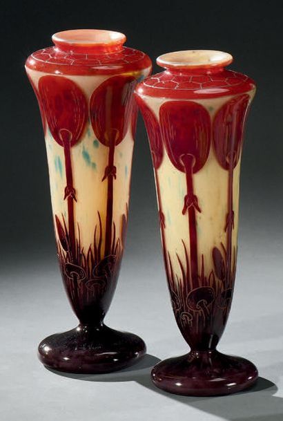 LE VERRE FRANÇAIS Coprins, circa 1923/26
Deux vases en cornet épaulé sur large base...