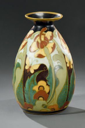 Charles CATTEAU (1880-1966) pour KÉRAMIS LA LOUVIÈRE Papillons et fleurs stylisées
Vase...