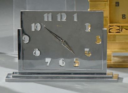 HONEGGER Lyon Pendule de table moderniste de forme rectangulaire.
Épreuve en métal...
