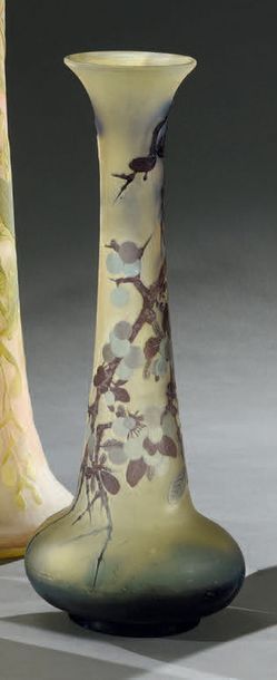 Établissements GALLÉ (1904-1936) Branches d'aubépine en fleurs
Grand vase oignon...