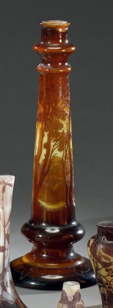 Établissements GALLÉ (1904-1936) Paysage lacustre
Pied de lampe formant vase; le...
