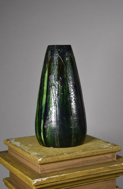 ARTHUR CRACO (1869-1955) Important vase obus.
Épreuve en céramique émaillée au décor...
