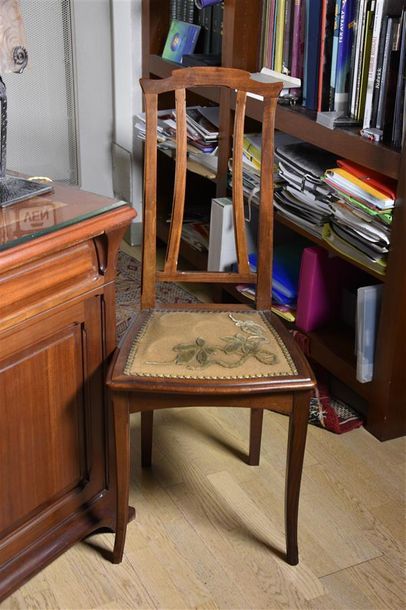 Louis MAJORELLE (1859-1926) Hémisphères (et déclinaisons)
Paire de chaises de type...
