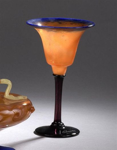 Charles SCHNEIDER (1881-1953) Série dite Bijoux
Vase cornet reposant sur un haut...