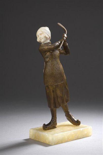 Louis SOSSON (XIXe-XXe) Joueuse de hockey
Sculpture décorative.
Épreuve en bronze...