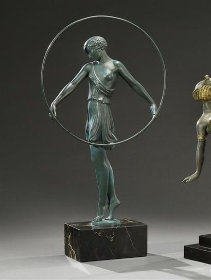 FAYRAL (Pierre LE FAGUAYS, dit) (1892-1962) Danseuse au cerceau
Sculpture.
Épreuve...