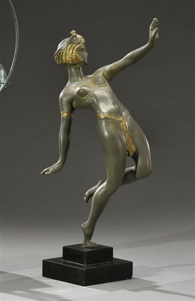 TRAVAIL ART DECO Danseuse égyptienne
Sculpture.
Épreuve en régule à double patine,...
