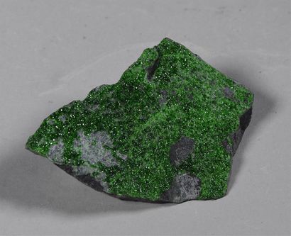 null GRENAT OUVAROVITE OURAL (9cm)