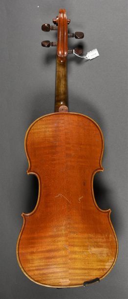 null Violon français fait vers 1900. Etiquette Stradivarius. Manche décollé. Fond...