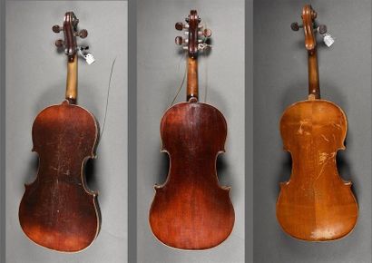 null Lot de trois violons : un violon médio fino 3/4 en bon état, fond deux pièces...