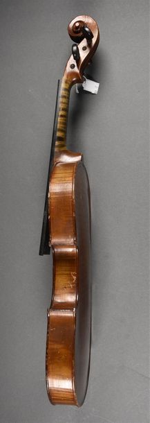 null Violon anonyme fait à Mirecourt vers 1920. Modèle double filet. Bon état. Fond...