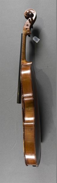 null Violon français début XX ème, étiquette Stradivarius. Assez bon état. Fond une...
