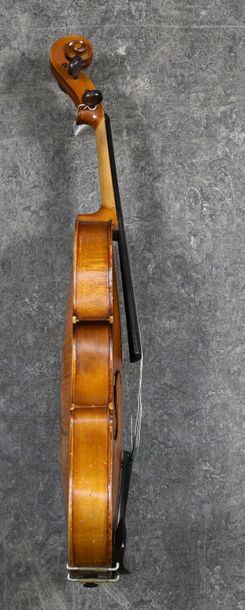 null Violon mirecourt, copie Stradivarius début XXe siècle. Petit recollage sur le...