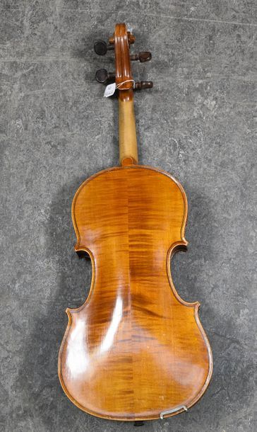 null Violon mirecourt, copie Stradivarius début XXe siècle. Petit recollage sur le...