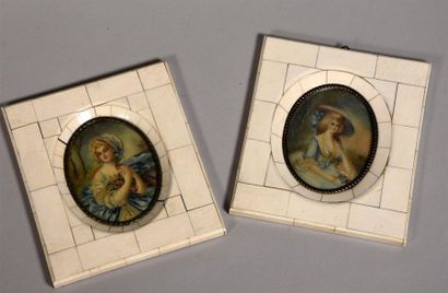 null Portraits d'élégante Deux miniatures Travail du début du XXe siècle H. 11,5...